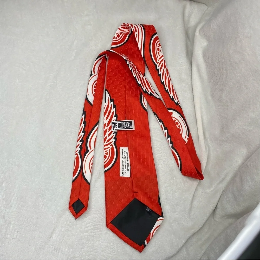 Tie Breaker NHL Hockey Licensed Detroit Red Wings Neck Tie